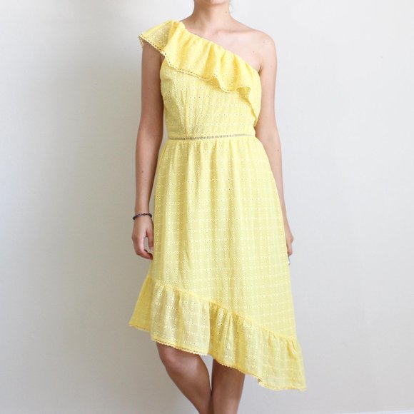 BB Dakota Dresses & Skirts - NWT BB Dakota Eyelet Lace One Shoulder Dress